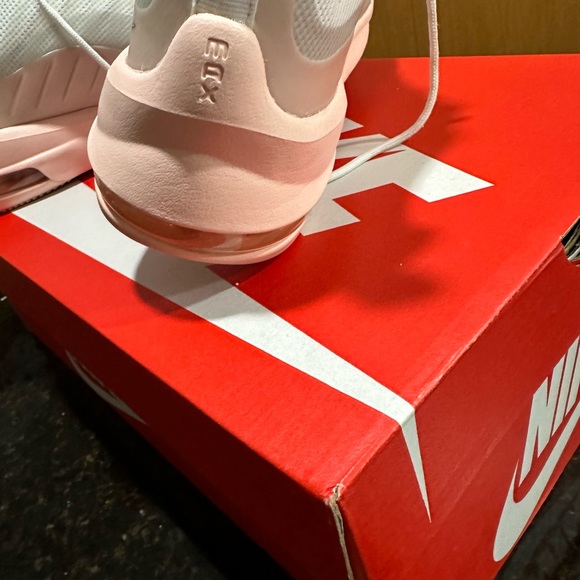 WMNS AIR MAX AXIS 'WASHED CORAL AURA'. Warn only once. Great Condition - Picture 12 of 14